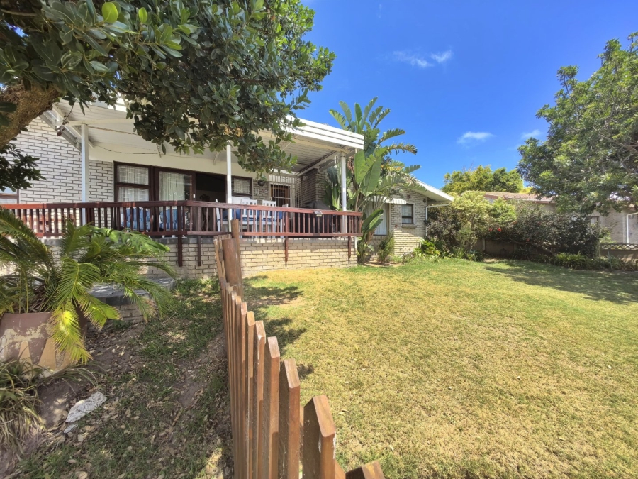 5 Bedroom Property for Sale in Fraaiuitsig Western Cape
